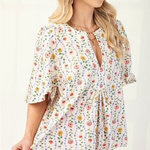 NWT Gigio Large Floral Blouse